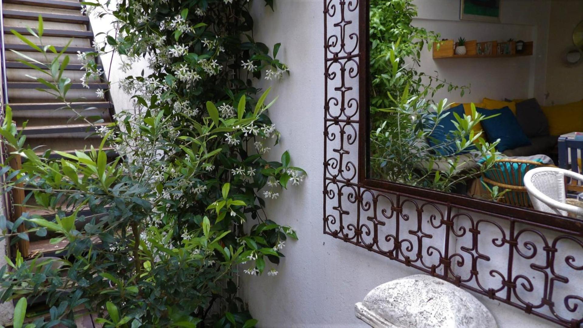 Bed and Breakfast Le Petit Patio Эг-Морт Экстерьер фото