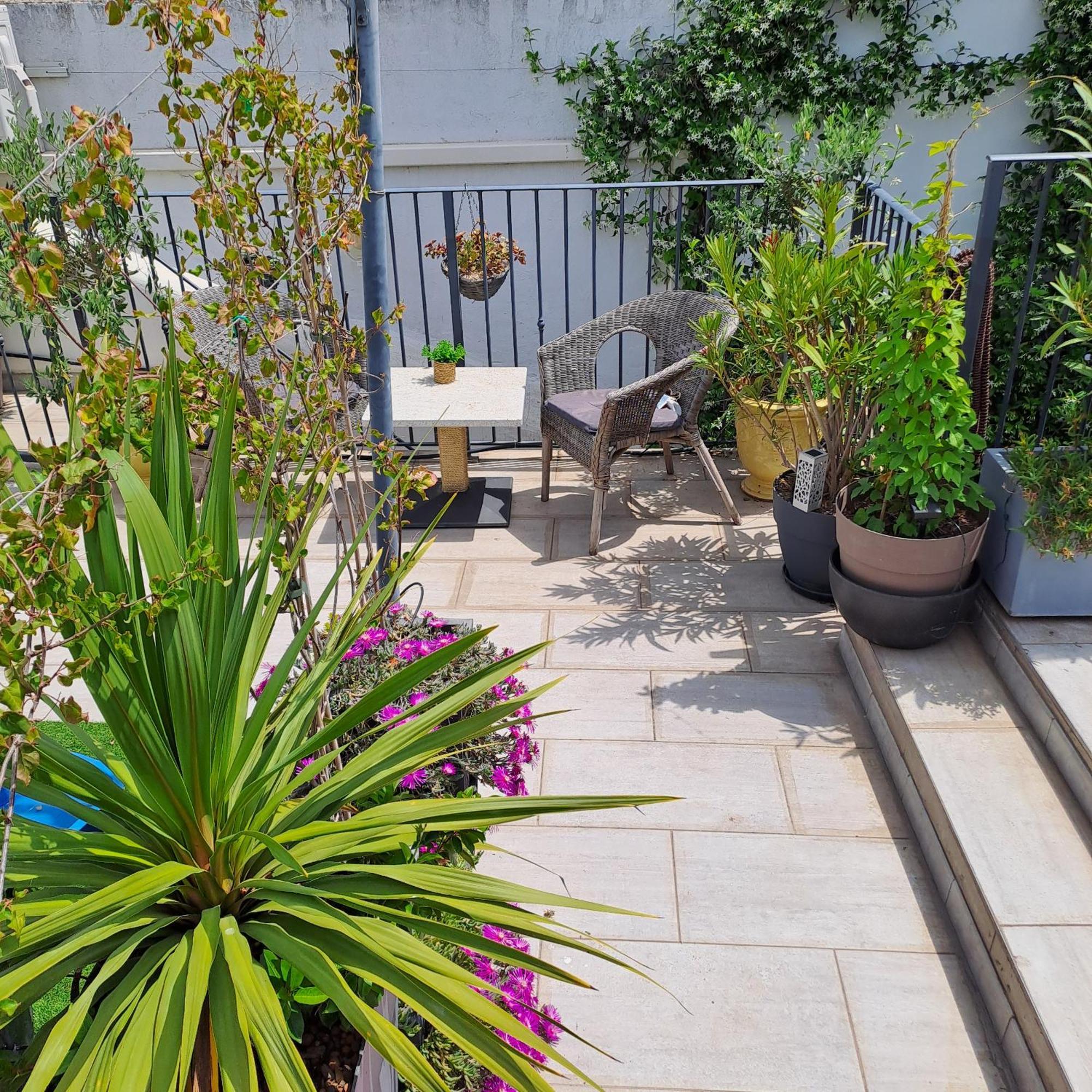 Bed and Breakfast Le Petit Patio Эг-Морт Экстерьер фото